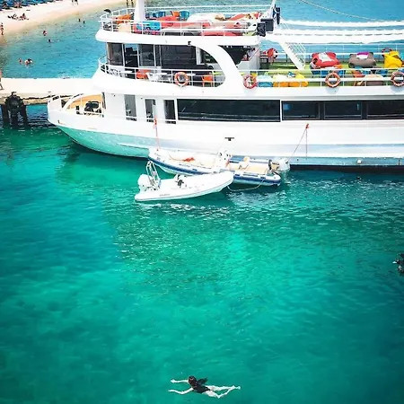 Queen Isabella Premium Hotel