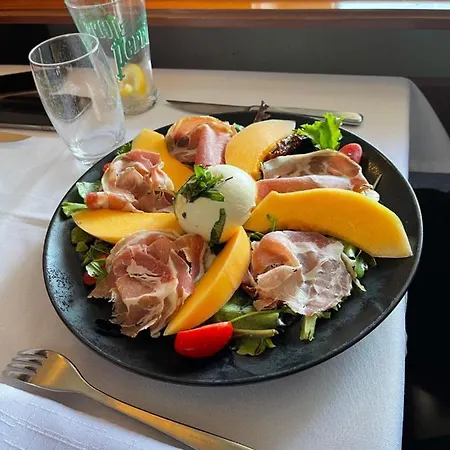 Queen Isabella Premium 4* Vlorë