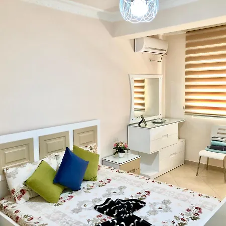 Queen Isabella Premium Szálloda 4*
