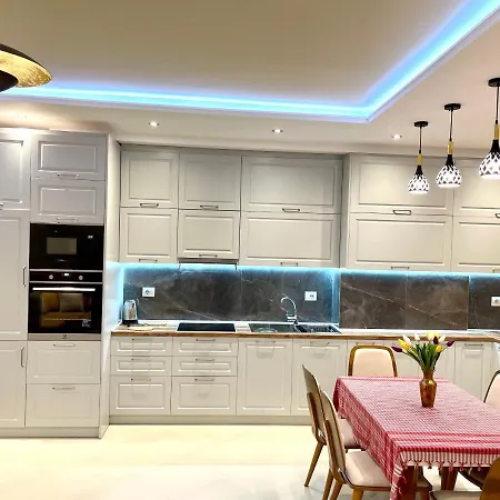 Queen Isabella Premium Wlora