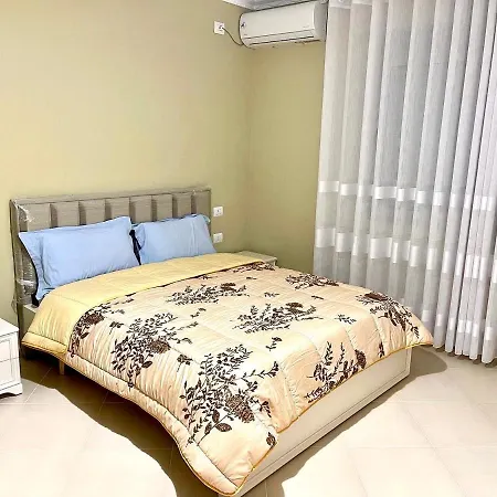 Queen Isabella Premium Vlorë