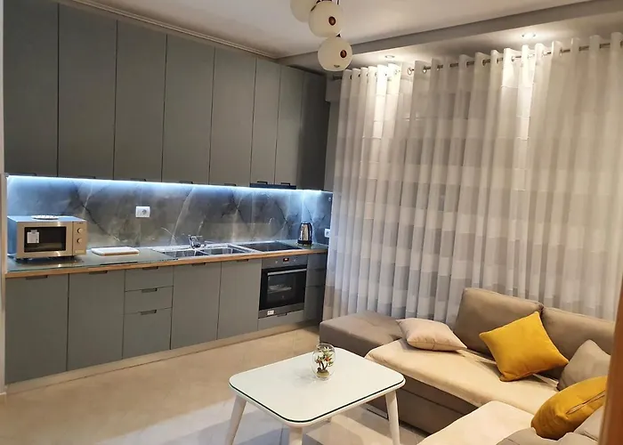 Queen Isabella Premium Hotel Wlora