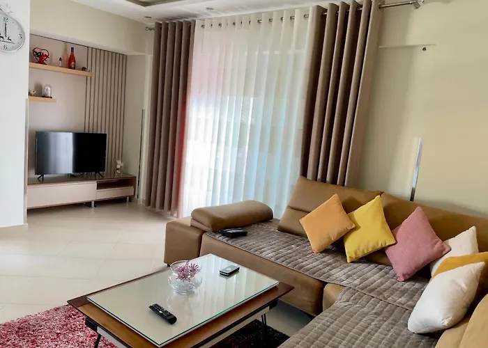 Queen Isabella Premium Hotel 4*