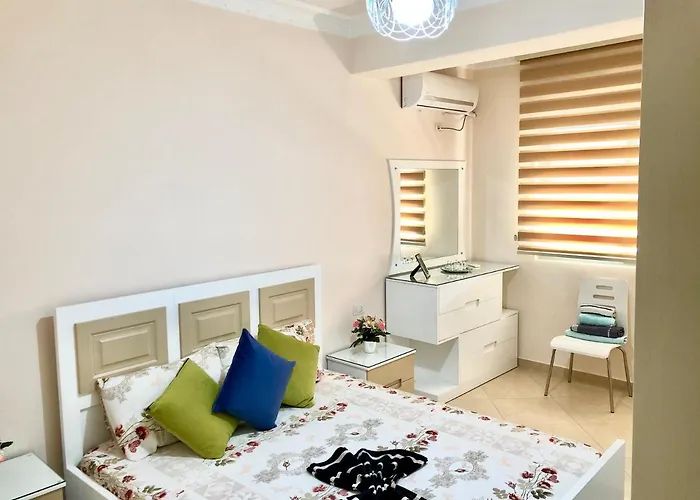 Queen Isabella Premium Hotel 4*