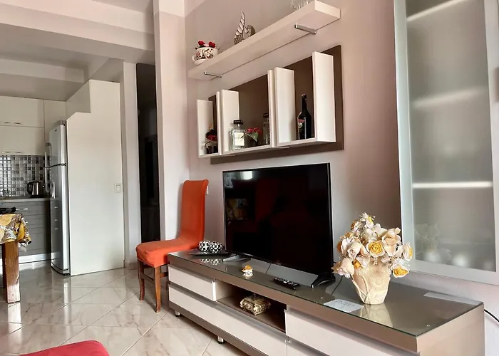 Queen Isabella Premium Hotel 4*